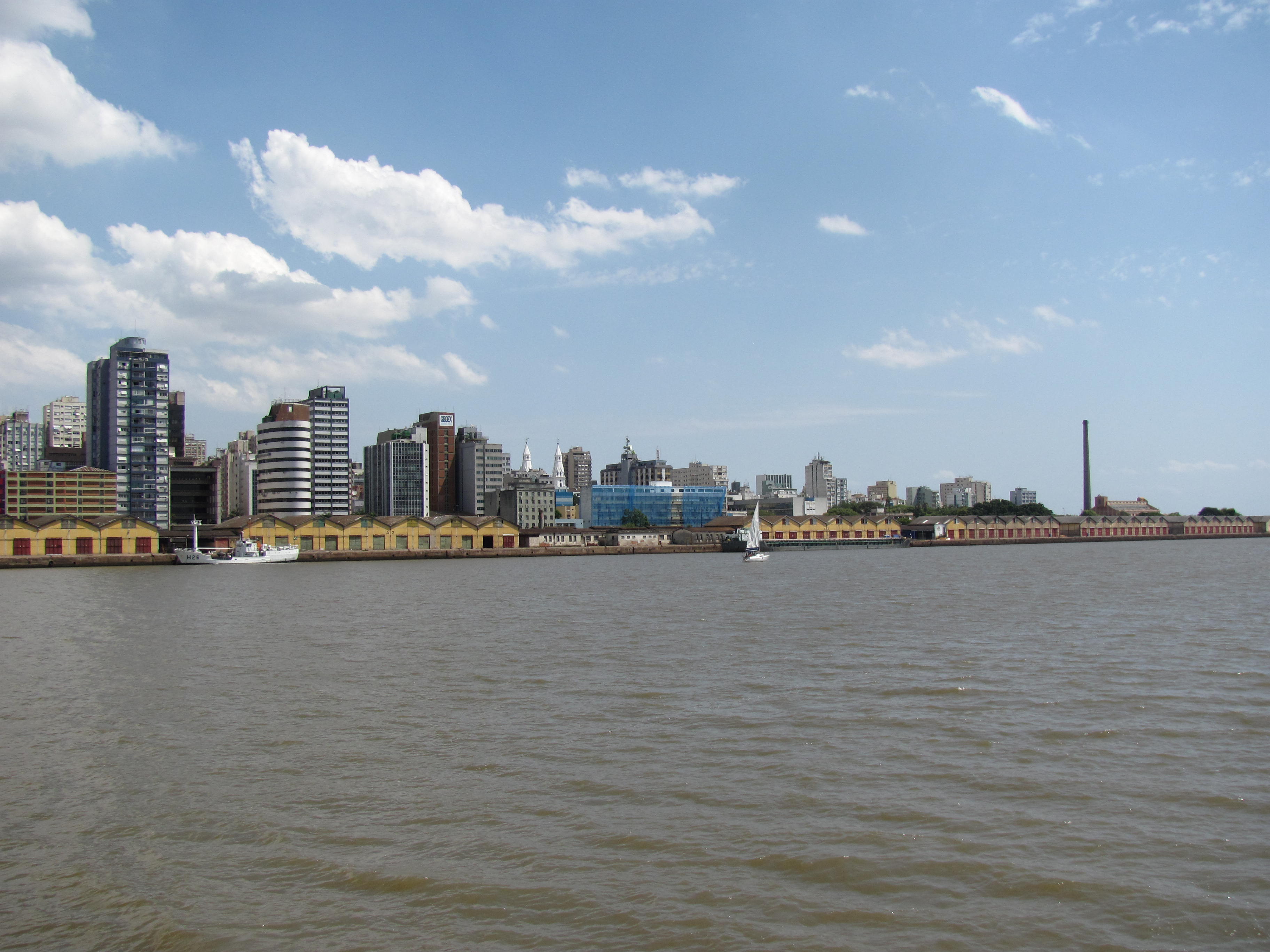 Vista De Porto Alegre A Partir Do Rio Guaíba 03
